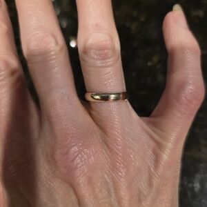 Elegant Gold Band Ring